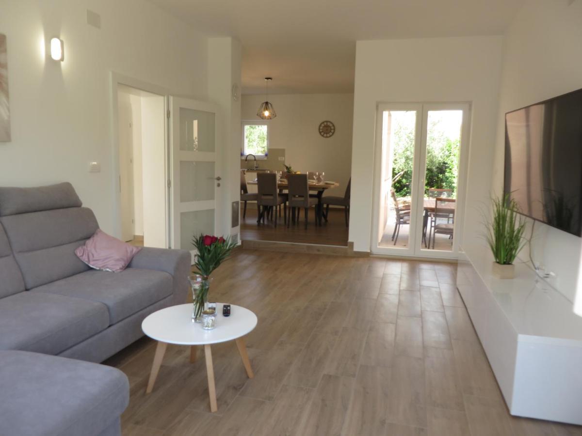 M&L Holliday Home บีโอกราดนาโมรู ภายนอก รูปภาพ